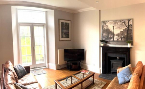 Spacious New Town Garden Flat
